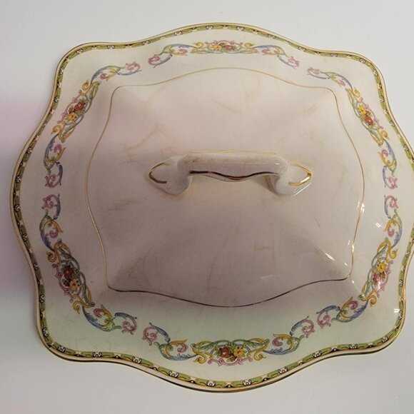 Oval Covered Vegetable Guernsey by Johnson Brothers - Picture 1 of 3